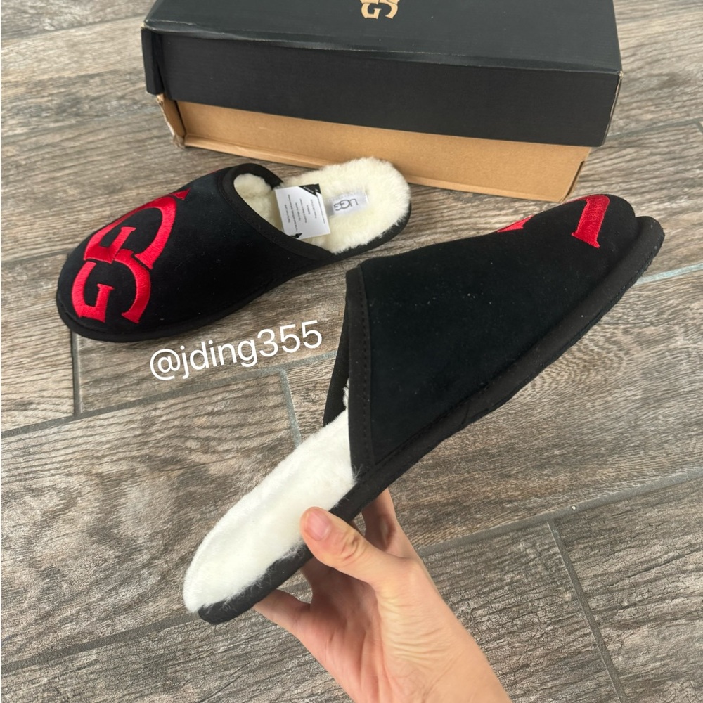 M10 Brand New UGG Scuff Logo Men’s Slippers “Black Red” - Picture 3 of 6